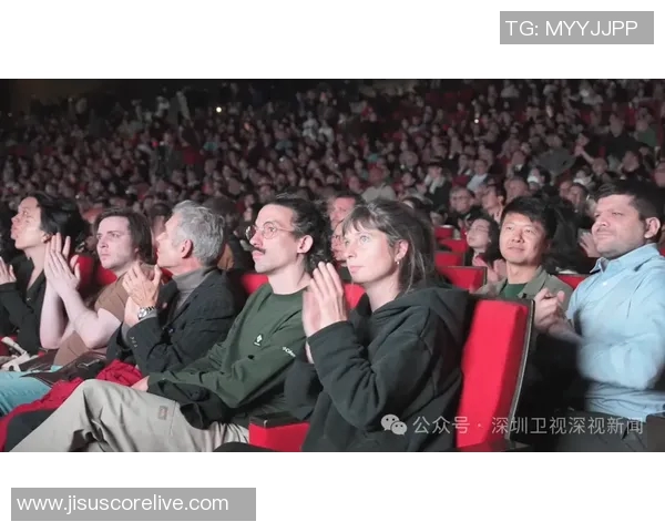 英超精彩对决尤文图斯与莱比锡1比1平局神扑瞬间引发全场热烈反响